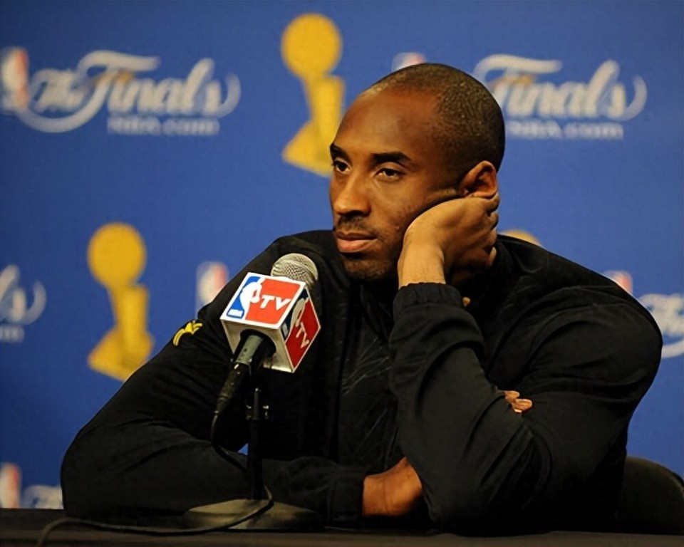 uouLx, 去交换科比, 再加上两枚 uouLx, 去交换科比, 再加上两枚